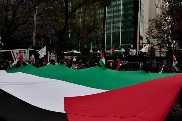 March 30, 2026, Mexico City, Cdmx, Mexico: In Mexico City, approximately 250 people demonstrated to commemorate the fiftieth anniversary of Palestinian Land Day. Exactly today, the State of Israel, led by Benjamin Netanyahu, declared that Palestinians who commit crimes against Israelis will be subject to the death penalty by hanging. This decision was condemned by activists and organizations internationally. During the event, city police followed the demonstrators, who marched with posters and flags of the Palestinian people, chanting slogans against genocide, torture, and the forced displacement of thousands. At the end of the march, they held a sit-in in front of the former U.S. Embassy to demand that the U.S. government cease its support - ZUMAp204 20260330_zip_p204_042 Copyright: xJosuexPerezx