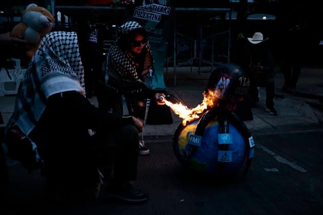 March 30, 2026, Mexico City, Cdmx, Mexico: In Mexico City, approximately 250 people demonstrated to commemorate the fiftieth anniversary of Palestinian Land Day. Exactly today, the State of Israel, led by Benjamin Netanyahu, declared that Palestinians who commit crimes against Israelis will be subject to the death penalty by hanging. This decision was condemned by activists and organizations internationally. During the event, city police followed the demonstrators, who marched with posters and flags of the Palestinian people, chanting slogans against genocide, torture, and the forced displacement of thousands. At the end of the march, they held a sit-in in front of the former U.S. Embassy to demand that the U.S. government cease its support - ZUMAp204 20260330_zip_p204_051 Copyright: xJosuexPerezx