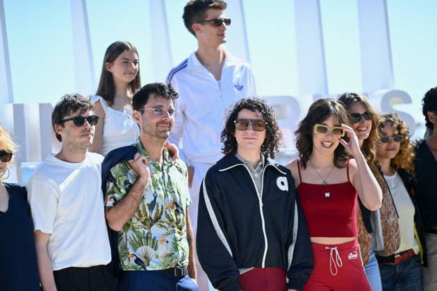 p tain De Soiree Photocall - The 9th Cannes Series International Festival. FC CANNES, FRANCE - APRIL 23 Katell Varvat, Denez Raoul, Pierre Herve, Felix Guimard, Guest, Quentin Pissot, Roman Doduik, Lou Howard, Marine Colomies, Maeva Gonzales, Adil Mekki and Leo Vazzoler, Amalia Blasco and guest attends the P tain De Soiree Photocall at the 9th Cannes Series International Festival at Plage Du Majestic on April 23, 2026 in Cannes, France.. Photo by Franck Castel ABACAPRESS.COM Cannes France Copyright: xCastelxFranck ABACAx