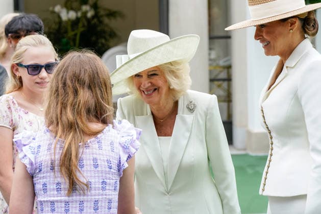 April 28, 2026, Washington, District Of Columbia, USA: WASHINGTON, DC - APRIL 28: First lady Melania Trump, right, and the United Kingdom™s Queen Camilla attend an event with students on Tuesday, April 28, 2026 at the White House in Washington, D.C Washington USA - ZUMAs152 20260428_faa_s152_134 Copyright: xMaxinexWallacex-xPoolxviaxCNPx