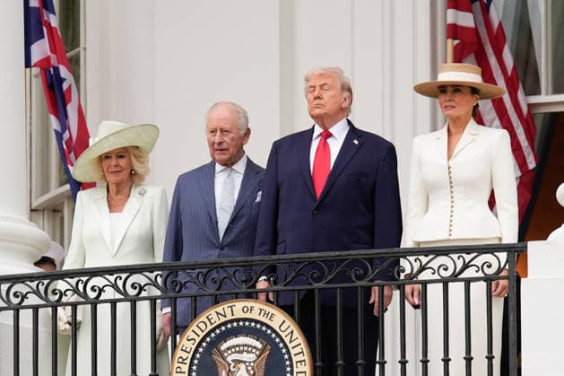 April 28, 2026, Washington, District Of Columbia, USA: From left to right: Queen Camilla, King Charles III of the United Kingdom of Great Britain and Northern Ireland, United States President Donald J Trump and first lady Melania Trump pose on the Blue Room Balcony during a state arrival ceremony on the South Lawn of the White House in Washington, DC, USA, on April 28, 2026 Washington USA - ZUMAs152 20260428_faa_s152_109 Copyright: xYurixGripasx-xPoolxviaxCNPx