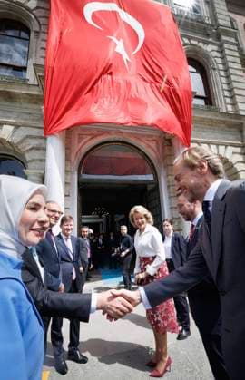 Queen Mathilde Attends 2026 Turkey Economic Mission ISTANBUL, TURKEY - MAY 12: Maxime Prevot (Les Engages), Deputy Prime Minister and Minister of Foreign Affairs foreign of Federal Government, Pierre-Yves Jeholet (MR), Vice-Chairman and Walloon Minister for the Economy, Industry, the Digital Economy, Employment and Training and Queen Mathilde of Belgium pictured during a visit to Istanbul University as part of the Belgian economic mission to the Republic of Turkey, on May 12, 2026 in Istanbul, Turkey, 12 05 2026 (Photo: Benoit Doppagne Pool Photonews) Istanbul Turkey Copyright: xBenoitxDoppagnex