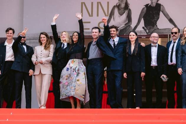 Internationale Filmfestspiele von Cannes, The Unknown Premiere #4 79th International Cannes Film Festival Montée des marches du film L inconnue 79th International Cannes Film Festival Red Carpet with L inconnue cast 456336 2026 05 18 Schneider, Niels Seydoux, Léa Harari, Arthur Grasmug, Lilith Harari, Lucas Senechal, Laurent Poggio, Andrea Turnbull, Jonathan Poymiro, Vincent Anthome, Nicolas Copyright: xTerencexBaelenx STAR_456336_064