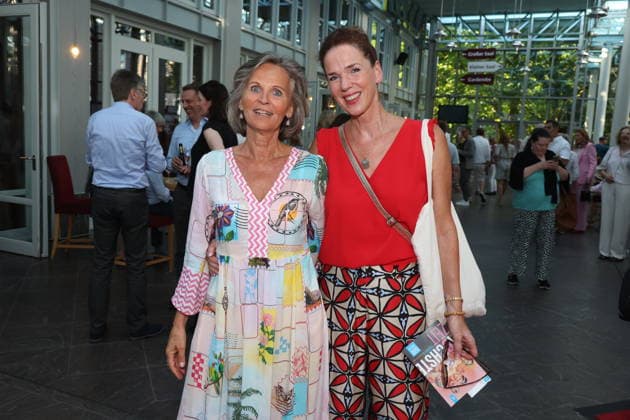 Katja Wolff and Franziska Becker at the premiere of the comedy Höchste Zeit, Comedy at the Winterhuder Fährhaus. This musical comedy, featuring hits from the ’70s through the ’90s, follows four women going through menopause who, on the eve of a wedding, grapple with the big questions about love, marriage, and the perfect partner, Hamburg, June 19, 2026,detected_source_language