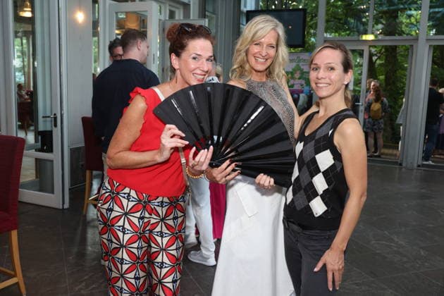 Franziska Becker, Bianca Karsten, and Ilka Groenewold at the premiere of the comedy Höchste Zeit, Comedy at the Winterhuder Fährhaus. This musical comedy, featuring hits from the ’70s through the ’90s, follows four women going through menopause who, on the eve of a wedding, grapple with the big questions about love, marriage, and the perfect partner, Hamburg, June 19, 2026,dete