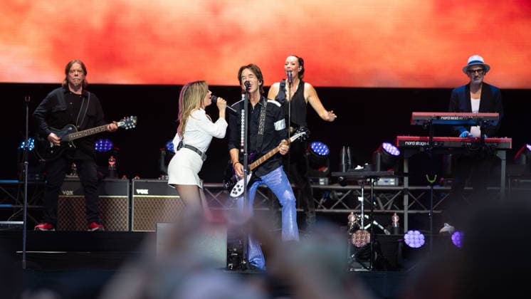 Roxette, Live Back Again, Schloßplatz, Coburg Concert, Live Music Roxette, Live Back Again 28 Jun 2026 Schloßplatz, Coburg, Germany Image: Per Gessle and Lena Philipsson, of Rosette, preform in the Schloßplatz, Coburg. Copyright: xPresseFotoxEvansx