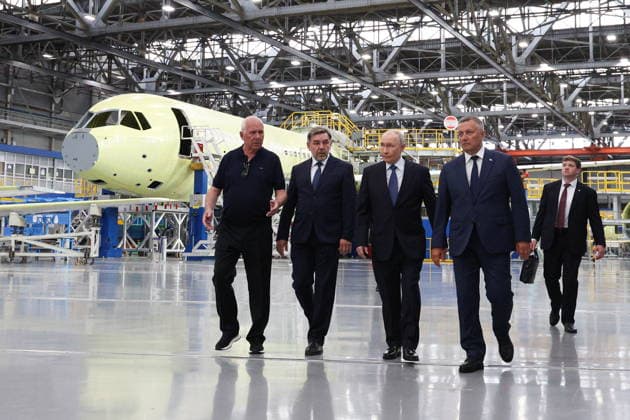 RUSSIA, IRKUTSK - JULY 24, 2026: Sergei Chemezov, Rostec CEO, Andrei Soinov, Irkutsk Aviation Plant CEO, Vladimir Putin, President of Russia, and Igor Kobzev (L-R front), Irkutsk Region Governor, visit the Irkutsk Aviation Plant owned by Rostec s United Aircraft Corporation. Vyacheslav Prokofyev Russian Presidential Press and Information Office TASS 95394736