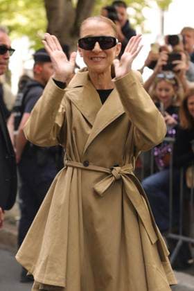 Céline Dion was cheered by her fans upon her arrival at the Royal Monceau hotel in Paris on August 28, 2026. Céline Dion plans to give a series of 16 concerts in France, after more than six years away from the stage due to the rare neurological condition from which she suffers. Her shows will begin on September 12, 2026, at the Plenitude Arena in Nanterre, Hauts-de-Seine. She plans to perform three concerts a week, on Wednesdays, Fridays, and Saturdays, in front of more than 30,000 spectators per night. Ten additional concerts are also scheduled for May 2027. Jasmine Aissaoui, Bestimage. Céline Dion was greeted by fans upon her arrival at the Royal Monceau luxury hotel in Paris on August 28, 2026. She plans to perform a series of 16 concer Copyright: xJasminexAissaouix xBestimagexJasminexAissaouix xBestimagex