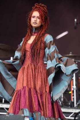Absolutely performs at Reading Festival 2026 Saturday - Little John s Farm, Reading, UK English singer-songwriter Absolutely (born Abby-Lynn Keen) performs on The Grid Stage at Reading Festival 2026, Little John s Farm, Reading, England, UK on Saturday 29 August 2026., Credit:Justin Ng Avalon UK, England, Reading, Little John s Farm Copyright: xJustinxNgx xAvalonx 1129174206