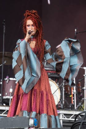 Absolutely performs at Reading Festival 2026 Saturday - Little John s Farm, Reading, UK English singer-songwriter Absolutely (born Abby-Lynn Keen) performs on The Grid Stage at Reading Festival 2026, Little John s Farm, Reading, England, UK on Saturday 29 August 2026., Credit:Justin Ng Avalon UK, England, Reading, Little John s Farm Copyright: xJustinxNgx xAvalonx 1129174208