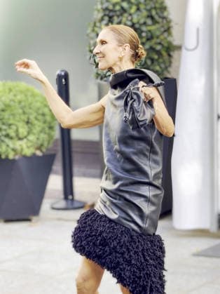 Céline Dion leaves the Royal Monceau surrounded by a crowd of fans and shares a lovely moment with them, dancing to one of her most iconic songs, Pour que tu m’aimes encore, in Paris, France, on September 1, 2026 Léa Vieillot Bestimage Canadian singer Celine Dion leaves the Royal Monceau surrounded by a crowd of fans and shares a lovely moment with them, dancing to one of her most iconic songs, Pour que tu m’aimes encore, in Paris, France, on September 1, 2026 Paris France Copyright: xLÃ axVieillot BestimagexLÃ axVieillot Bestimagex
