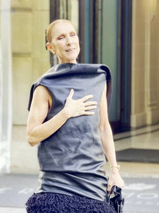 Céline Dion leaves the Royal Monceau surrounded by a crowd of fans and shares a lovely moment with them, dancing to one of her most iconic songs, Pour que tu m’aimes encore, in Paris, France, on September 1, 2026 Léa Vieillot Bestimage Canadian singer Celine Dion leaves the Royal Monceau surrounded by a crowd of fans and shares a lovely moment with them, dancing to one of her most iconic songs, Pour que tu m’aimes encore, in Paris, France, on September 1, 2026 Paris France Copyright: xLÃ axVieillot BestimagexLÃ axVieillot Bestimagex