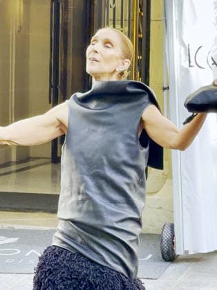 Céline Dion leaves the Royal Monceau surrounded by a crowd of fans and shares a lovely moment with them, dancing to one of her most iconic songs, Pour que tu m’aimes encore, in Paris, France, on September 1, 2026 Léa Vieillot Bestimage Canadian singer Celine Dion leaves the Royal Monceau surrounded by a crowd of fans and shares a lovely moment with them, dancing to one of her most iconic songs, Pour que tu m’aimes encore, in Paris, France, on September 1, 2026 Paris France Copyright: xLÃ axVieillot BestimagexLÃ axVieillot Bestimagex