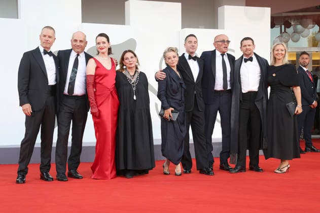 Guy Pearce, Michael Ellenberg, Claire Foy, Tessa Ross, Tracey Seaward, James Graham, Danny Boyle, Jack O Connell, and a special guest at the opening ceremony featuring the premiere of the film *Ink* at the 2023 Venice Biennale—the 83rd Venice International Film Festival—at the Palazzo del Cinema in Venice, September 2, 2026 Foto:xD.xBedrosianx xFuturexImagex opening_6870