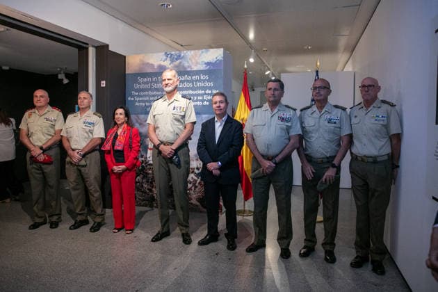 The King Visits the Exhibition Spain in the United States at the Army Museum in Toledo King Felipe VI, the president of Castilla-La Mancha, Emiliano García Page, and the Minister of Defense, Margarita Gómez, during a visit to the exhibition Spain in the United States: The Contribution of the Spanish People and Their Army to the Birth of a Nation, at the Army Museum on September 4, 2026, in Toledo, Castilla-La Mancha, Spain. The Spain in the United States exhibition at the Army Museum in Toledo highlights Spanish military and financial support during the birth of the American nation. The exhibition, open from March 26 to October 12, 2026, features uniforms, maps, and weapons that honor key figures such as Bernardo de Gálvez. SEPTEMBER Copyright: xJuanmaxJimà nezx 7748507
