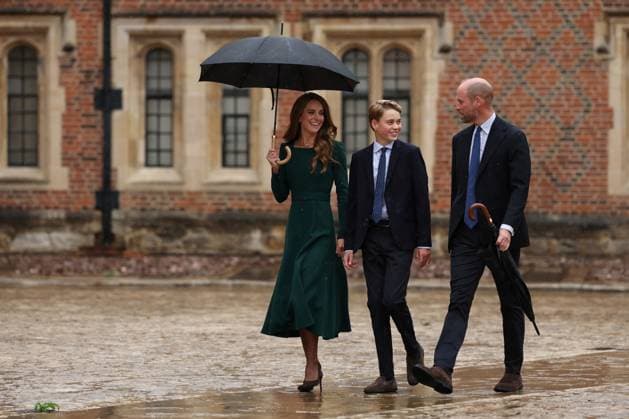 Britain s Catherine, Princess of Wales (L) and Britain s Prince William, Prince of Wales (R) walk with their 13-year-old son, Britain s Prince George of Wales (C), as he arrives for his first day at Eton College, in Eton, west of London, on September 8, 2 Britain s Catherine, Princess of Wales (L) and Britain s Prince William, Prince of Wales (R) walk with their 13-year-old son, Britain s Prince George of Wales (C), as he arrives for his first day at Eton College, in Eton, west of London, on September 8, 2026., Credit:Avalon.red PA ROTA - B68 Avalon United Kingdom, Berkshire, Eton Copyright: xAvalon.redx xPAxROTAx-xB68x xAvalonx 1132441326
