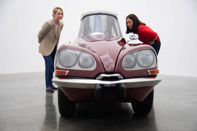 Gabriel Orozco s Chronotopic Exhibition Photocall at White Cube Bermondsey, London, UK Staff members view La DS Cornaline (2013) by Gabriel Orozco featuring a modified Citroën at a photocall for artist Gabriel Orozco s solo exhibition Chronotopic at White Cube Bermondsey, London, England, UK on Monday 14 September, 2026., Credit:Justin Ng Avalon UK, England, London, White Cube Bermondsey Copyright: xJustinxNgx xAvalonx 1134492422