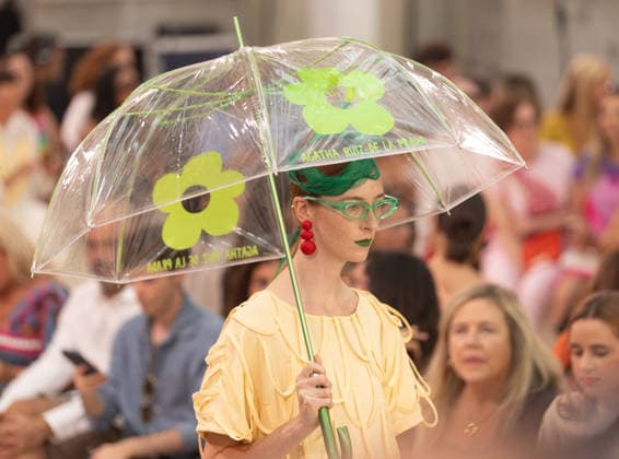 Ágatha Ruiz de la Prada Fashion Show at MBFW 2026 Ágatha Ruiz de la Prada’s fashion show as part of Mercedes-Benz Fashion Week, held at the Galería de Cristal in the Palacio de Cibeles on September 15, 2026, in Madrid, Spain. The show is marked by an explosion of creativity, playful silhouettes, and the brand’s classic iconography—hearts, vibrant colors, and a pop aesthetic adapted to the capital’s new and unique settings. SEPTEMBER 15, 2026 Madrid, Spain Copyright: xEduardoxParrax 7776855