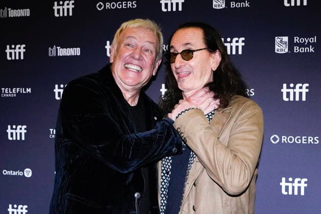 September 16, 2026, Toronto, On, CAN: Geddy Lee, right, and Alex Lifeson arrive on the red carpet to promote the film Neil Peart: No one s Disciple at the Toronto International Film Festival, in Toronto, on Wednesday, Sept.16, 2026. Toronto CAN - ZUMAc35_ 20260916_zaf_c35_227 Copyright: xChrisxYoungx