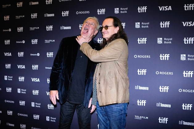 September 16, 2026, Toronto, On, CAN: Geddy Lee, right, and Alex Lifeson arrive on the red carpet to promote the film Neil Peart: No one s Disciple at the Toronto International Film Festival, in Toronto, on Wednesday, Sept.16, 2026. Toronto CAN - ZUMAc35_ 20260916_zaf_c35_228 Copyright: xChrisxYoungx