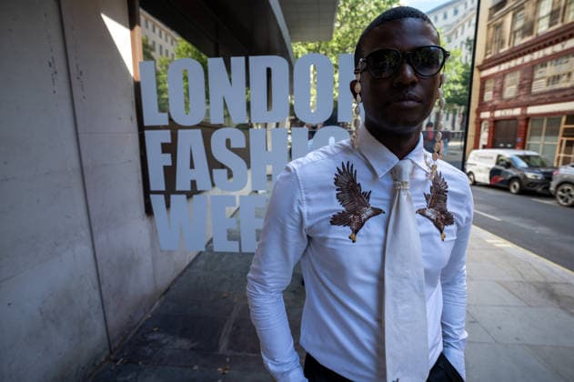 London Fashion Week in London - 17 Sep 2026 Model Aaron stands in front of the London Fashion Week sign at the start of the Francesca Lake Womenswear and Menswear presentation, held at NEWGEN, 180 Strand, London, as part of London Fashion Week 2026. Models and members of the fashion industry arrive at NEWGEN, 180 Strand, London, for the Francesca Lake Womenswear and Menswear presentation during the London Fashion Week 2026. The presentation showcases the latest collections by British designer Francesca Lake as part of the official London Fashion Week schedule, bringing together models, fashion professionals, media and industry guests at the central London venue. London United Kingdom Copyright: xJamesxWilloughbyx xSOPAxImagesx JWILLOUGHBY_3421