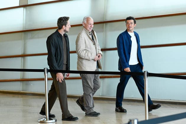 Werner Herzog Receives the Donostia Award at the San Sebastián Film Festival Director, screenwriter, producer, and actor Werner Herzog c, accompanied by producer Ariel Leon Isacovitch I and actor Orlando Bloom d, poses for the media before receiving the Donostia Award, at the Kursaal on September 18, 2026, in San Sebastián, Guipúzcoa, Basque Country, Spain. Director, screenwriter, producer, and actor Werner Herzog will receive the Donostia Award in recognition of his career during the opening gala of the San Sebastián Film Festival, which will take place September 18–26 for its 74th edition. The Festival’s highest honorary distinction for the German filmmaker will be accompanied by a screening of his new feature film, ‘Bucking Fastard’, wh Copyright: xArnaitzxRubiox 7783876