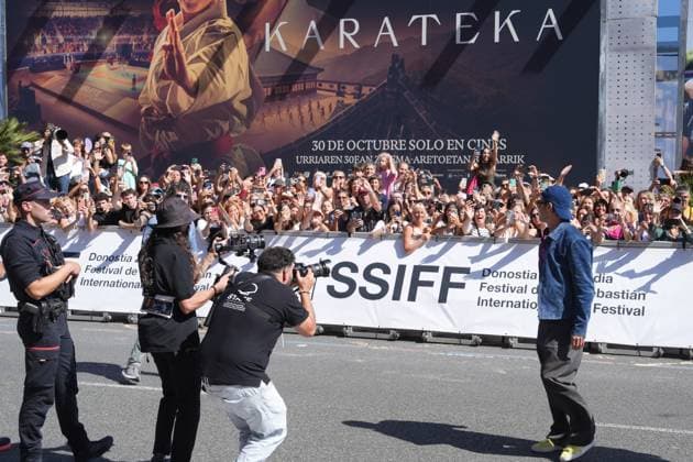 Brad Pitt Arrives in San Sebastián to Participate in the Film Festival Actor Brad Pitt arrives at the Hotel María Cristina to participate in the San Sebastián Film Festival on September 20, 2026, in San Sebastián, Guipúzcoa, Basque Country, Spain. Pitt returns to the Festival to present, out of competition, *Heart of the Beast*, directed by David Ayer, an adventure thriller in which he plays a retired Special Forces officer stranded in Alaska alongside his former combat dog SEPTEMBER 20, 2026 San Sebastián, Guipúzcoa, Basque Country San Sebastián, Guipúzcoa, Basque Country Spain Copyright: xUnanuex 7787844