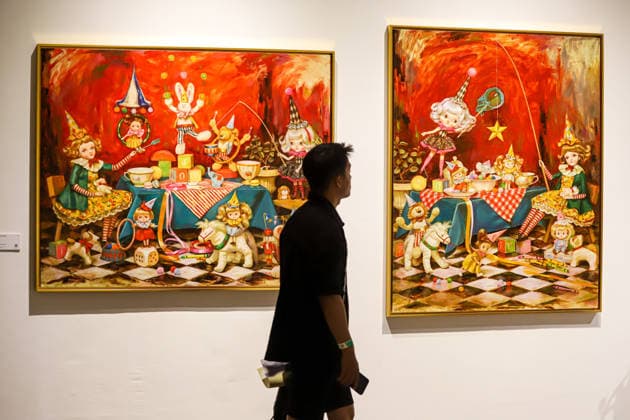 September 20, 2026, Surabaya, East Java, Indonesia: Visitors observe contemporary artworks at the ArtSubs 2026 exhibition at Balai Pemuda, Surabaya, East Java, Indonesia, on September 20, 2026. Titled border, threshold, beyond, the art exhibition features 500 works by 113 artists from across Indonesia, serving as a response to the public s need for a space of contemplation, reflection, and entertainment. Surabaya Indonesia - ZUMAp290 20260920_zip_p290_003 Copyright: xRendyxAgungxPrakosox