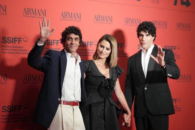 Red Carpet for *La bola negra* by Los Javis at the San Sebastián Film Festival I D Director and screenwriter Javier Ambrossi, actress Penélope Cruz, and director and screenwriter Javier Calvo on the red carpet for *La bola negra*, at the Victoria Eugenia Theater, on September 20, 2026, in San Sebastián, Guipúzcoa, Basque Country, Spain. *La bola negra* adapts and expands upon an unfinished play by Federico García Lorca. It tells three stories of men from different eras, connected by sexuality, desire, pain, and legacy. The film opens in Spanish theaters on September 25 and has been selected by the Spanish Film Academy to represent Spain at the upcoming Academy Awards. SEPTEMBER 20, 2026, San Sebastián, Guipúzcoa, Basque Country, Spain. San Copyright: xUnanuex 7788965