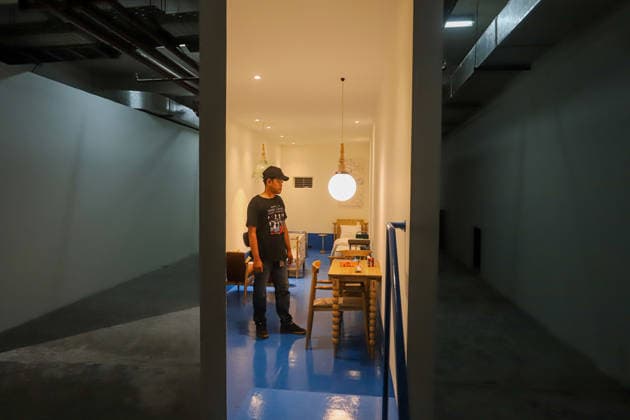 September 20, 2026, Surabaya, East Java, Indonesia: Visitors observe contemporary artworks at the ArtSubs 2026 exhibition at Balai Pemuda, Surabaya, East Java, Indonesia, on September 20, 2026. Titled border, threshold, beyond, the art exhibition features 500 works by 113 artists from across Indonesia, serving as a response to the public s need for a space of contemplation, reflection, and entertainment. Surabaya Indonesia - ZUMAp290 20260920_zip_p290_037 Copyright: xRendyxAgungxPrakosox