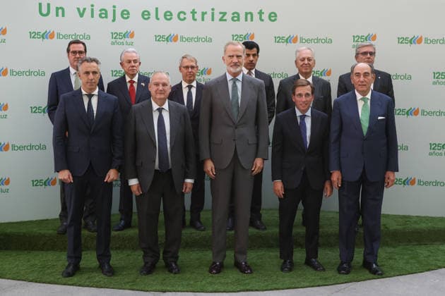 The King Opens the Exhibition Marking Iberdrola’s 125th Anniversary in Madrid King Felipe VI, the mayor of Madrid, José Luis Martínez Almeida, the Minister of Industry and Tourism, Jordi Hereu, and Iberdrola President Ignacio Galán, during the opening of an exhibition marking Iberdrola’s 125th anniversary at the Galería de Cristal in the Palacio de Cibeles on September 21, 2026, in Madrid, Spain. The exhibition, titled An Electrifying Journey: Iberdrola’s Immersive Experience, traces the evolution of electrical technology from its origins and offers a glimpse into the future through an immersive and interactive experience that combines innovation and education. SEPTEMBER 21, 2026 Alejandro Martínez Vé Spain Copyright: xAlejandroxMartinezxVÃ lezx 7789684