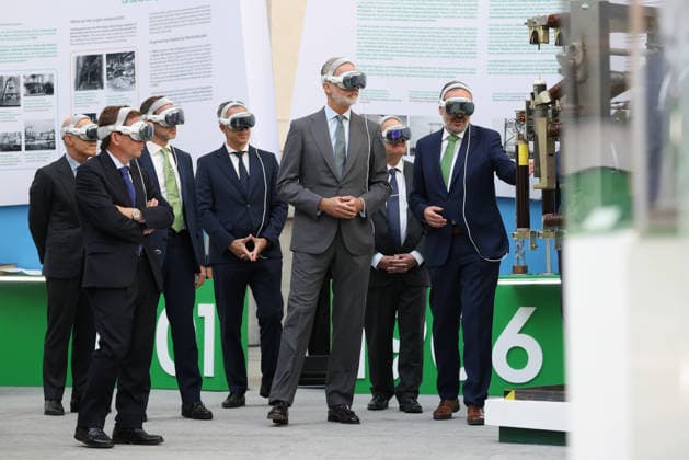 The King Opens the Exhibition Marking Iberdrola’s 125th Anniversary in Madrid King Felipe VI, the mayor of Madrid, José Luis Martínez Almeida, the Minister of Industry and Tourism, Jordi Hereu, and Iberdrola President Ignacio Galán, during the opening of an exhibition marking Iberdrola’s 125th anniversary at the Galería de Cristal in the Palacio de Cibeles on September 21, 2026, in Madrid, Spain. The exhibition, titled An Electrifying Journey: Iberdrola’s Immersive Experience, traces the evolution of electrical technology from its origins and offers a glimpse into the future through an immersive and interactive experience that combines innovation and education. SEPTEMBER 21, 2026 Alejandro Martínez Vé Spain Copyright: xAlejandroxMartinezxVÃ lezx 7789685