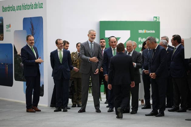 The King Opens the Exhibition Marking Iberdrola’s 125th Anniversary in Madrid King Felipe VI, the mayor of Madrid, José Luis Martínez Almeida, the Minister of Industry and Tourism, Jordi Hereu, and Iberdrola President Ignacio Galán, during the opening of an exhibition marking Iberdrola’s 125th anniversary at the Galería de Cristal in the Palacio de Cibeles on September 21, 2026, in Madrid, Spain. The exhibition, titled An Electrifying Journey: An Immersive Experience with Iberdrola, traces the evolution of electrical technology from its origins and offers a glimpse into the future through an immersive and interactive experience that combines innovation and public outreach. SEPTEMBER 21, 2026 Alejandro Martínez Vé Spain Copyright: xAlejandroxMartinezxVÃ lezx 7789694