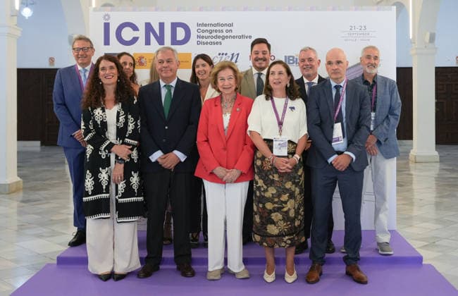 Queen Sofía Presides Over the Opening Ceremony of the International Congress on Neurodegenerative Diseases in Seville. Queen Sofía, accompanied by the mayor of Seville, José Luis Sanz 2i, poses for a photo before presiding over the opening of the International Congress on Neurodegenerative Diseases September 21, 2026, in Seville, Andalusia, Spain SEPTEMBER 21, 2026 María José Ló Seville, Andalusia, Spain Seville, Andalusia, Spain Spain Copyright: xMariaxJosà xLopezx 7789868