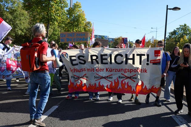 September 26, 2026, Leipzig, Saxony, Germany: Demonstrators participate in an Unko¼rzbar rally in Leipzig, Germany, on September 26, 2026, protesting cuts to social services and calling for the protection of social welfare and public services. The demonstration brought together protesters carrying banners, placards and flags as they marched through the city. Speakers and participants addressed issues including social welfare, public spending, employment, pensions, healthcare and the future of public services. The rally was part of the Unko¼rzbar campaign, which mobilizes against cuts to social services and public-sector provision in Germany. Leipzig Germany - ZUMAc291 20260926_zip_c291_002 Copyright: xMariaxCastrox