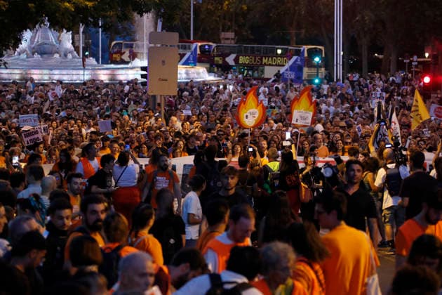 September 26, 2026, Madrid, Community Of Madrid, Spain: Thousands of demonstrators march through central Madrid to protest the recent eviction of Maricarmen Abascal, an 87-year-old disabled woman, and demand urgent housing rights on Saturday, September 26, 2026, in Madrid, Spain. Organized by the Sindicato de Inquilinas (Tenants Union) under the slogan Ni una Maricarmen mo¡s (Not one more Maricarmen), the mobilization gathered tens of thousands of people. Protesters marched from Puerta del Sol to the Congress of Deputies, calling for the immediate approval of a government Maricarmen decree to freeze rent prices, ensure indefinite contracts, and prohibit evictions without alternative housing. The event, which included a call for a perm - ZUMAo127 20260926_zep_o127_065 Copyright: xHugoxOrtunox