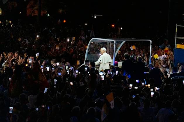 The arrival of King Louis XIV in Lourdes. Pope Leo XIV is in Lourdes as a pilgrim, among pilgrims from all over the world. At this shrine, where the sick, the frail, and those who suffer take center stage, he wishes to inspire hope and faith. Having already visited twice in his youth, he returns to a place that has shaped his spiritual journey. Pope Leo XIV’s visit to France and UNESCO France, Lourdes, September 26, 2027. Photograph by Patricia Huchot Boissier Staface. Arrival of Leo XIV in Lourdes. Pope Leo XIV is in Lourdes as a pilgrim, among pilgrims from all over the world. At this shrine, where the sick, the vulnerable, and those who suffer take center stage, he wishes to inspire hope and faith. Having already visited twice in his yo Copyright: xPatriciaxHuchot-Boissierx xStarfacex STAR_459960_015