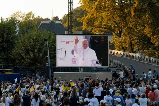 The arrival of King Louis XIV in Lourdes. Pope Leo XIV is in Lourdes as a pilgrim, among pilgrims from all over the world. At this shrine, where the sick, the frail, and those who suffer take center stage, he wishes to inspire hope and faith. Having already visited twice in his youth, he returns to a place that has shaped his spiritual journey. Pope Leo XIV’s visit to France and UNESCO France, Lourdes, September 26, 2027. Photograph by Patricia Huchot Boissier Staface. Arrival of Leo XIV in Lourdes. Pope Leo XIV is in Lourdes as a pilgrim, among pilgrims from around the world. At this shrine, where the sick, the vulnerable, and those who suffer take precedence, he wishes to inspire hope and faith. Having already visited twice in his youth, Copyright: xPatriciaxHuchot-Boissierx xStarfacex STAR_459960_032