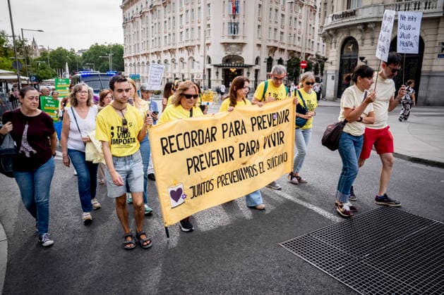 Suicide Prevention Rally in Madrid: Many people carried signs bearing the slogan Remember to Prevent, Prevent to Live during the National Suicide Prevention Rally on September 27, 2026, in Madrid, Spain. The rally was organized under the slogan Active Listening, Collective Response, coinciding with Suicide Awareness Month. September 27, 2026. On Foot, Madrid, Madrid, Spain Copyright: xA.xPÃ rezxMecax 7803974