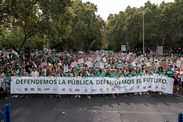 Demonstration in Support of Madrid’s Public Education System Numerous people hold a banner reading We Defend Public Education, We Defend the Future during a demonstration in support of the public education system on September 27, 2026, in Madrid, Spain. The educational community of the Community of Madrid—comprising teachers, families, and students—has organized the demonstration under the slogan In Defense of Public Education to demand a reduction in class sizes, school schedules that allow for adequate attention to students, an increase in staffing levels, and solutions to excessive bureaucracy. SEPTEMBER 27, 2026 Diego Radamé Madrid, Madrid, Spain Copyright: xDiegoxRadamà sx 7804027