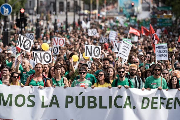 Protest in Support of Madrid’s Public Education System: A large crowd gathered during a protest in support of the public education system on September 27, 2026, in Madrid, Spain. The educational community of the Community of Madrid—comprising teachers, families, and students—has organized the demonstration under the slogan In Defense of Public Education to demand a reduction in class sizes, school schedules that allow for adequate attention to students, an increase in staffing levels, and solutions to excessive bureaucracy. SEPTEMBER 27, 2026 Diego Radamé Madrid, Madrid, Spain Copyright: xDiegoxRadamà sx 7804087