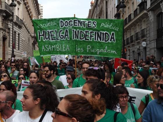 September 27, 2026, Madrid, Madrid, Spain: MADRID, SPAIN - SEPTEMBER 27: Thousands of people protest for improvements in public education and demand greater public investment, on September 27, 2026. Demonstrators marched from Atocha train station, passing by and briefly stopping at Madrid s City Hall in Plaza de Cibeles, before reaching Puerta del Sol, where the seat of the Presidency of the Community of Madrid is located. Madrid Spain - ZUMAh199 20260927_zip_h199_002 Copyright: xAaronxHerediax