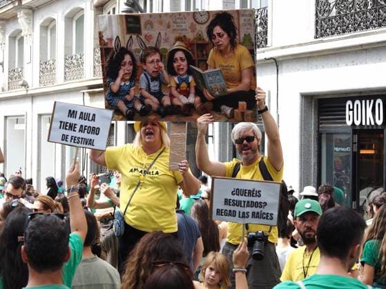 September 27, 2026, Madrid, Madrid, Spain: MADRID, SPAIN - SEPTEMBER 27: Thousands of people protest for improvements in public education and demand greater public investment, on September 27, 2026. Demonstrators marched from Atocha train station, passing by and briefly stopping at Madrid s City Hall in Plaza de Cibeles, before reaching Puerta del Sol, where the seat of the Presidency of the Community of Madrid is located. Madrid Spain - ZUMAh199 20260927_zip_h199_022 Copyright: xAaronxHerediax