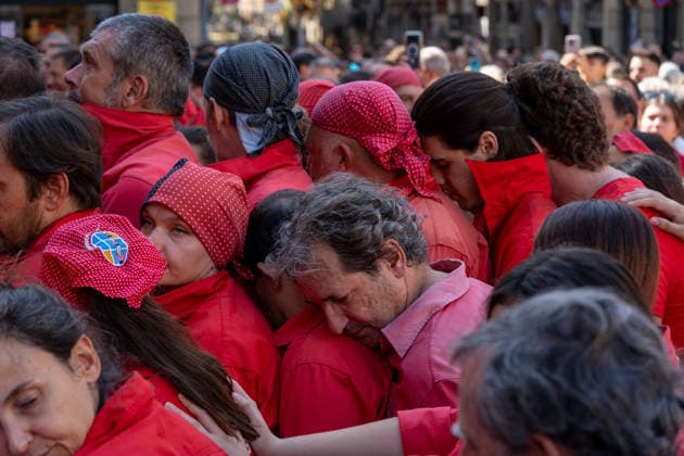 La Merce festival 2026, Placa Sant Jaume. Castellers day, 27 September. Barcelona, Catalunya. September. Barcelona, Catalunya. A member of Castellers de Terrassa helps Colla Jove dels Xiquets de Valls by forming part of the pinya base during the traditional La Merce festival celebrations, September 27, 2026, Placa Sant Jaume, Barcelona, Catalonia., Credit:Ivan Sanchez Jimenez Ivan Sanchez Avalon Copyright: xIvanxSanchezxJimenezx xIvanxSanchezx xAvalonx 1138673762