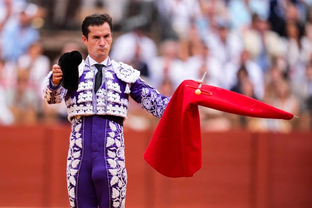 Fourth Regular Bullfight of the San Miguel Fair in Seville: Daniel Luque during the fourth regular bullfight of the San Miguel Fair at the Real Maestranza de Caballería on September 27, 2026, in Seville, Andalusia, Spain. Morante de la Puebla, Daniel Luque, and Borja Jiménez fought bulls from the Garcigrande ranch during the fourth subscription bullfight of the San Miguel Fair, September 27, 2026. Joaquí, Seville, Andalusia, Seville, Andalusia, Spain Copyright: xJoaquinxCorcherox 7804677