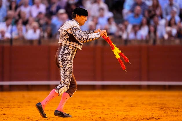 Fourth Regular Bullfight of the San Miguel Fair in Seville: Banderillero Luis Blázquez Cuts Off His Ponytail During the Fourth Regular Bullfight of the San Miguel Fair at the Real Maestranza de Caballería on September 27, 2026, in Seville, Andalusia, Spain. Morante de la Puebla, Daniel Luque, and Borja Jiménez fought bulls from the Garcigrande ranch during the fourth regular bullfight of the San Miguel Fair September 27, 2026, Joaquín, Seville, Andalusia, Seville, Andalusia, Spain Copyright: xJoaquinxCorcherox 7804683