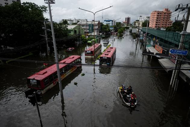 September 27, 2026, Bangkok, Thailand: BANGKOK, THAILAND †SEPTEMBER 27, 2026: Heavy rain caused widespread flooding across Bangkok, affecting residents, businesses and communities across the capital. The Thai Meteorological Department attributed the rainfall to a low-pressure system over the Central region combined with the southwest monsoon, with further rain expected through September 27. Bangkok authorities declared all 50 districts disaster-affected areas and deployed pumps, shelters and emergency teams to assist affected residents and drain accumulated floodwater. By Sunday, water levels had begun to recede in some areas, although flooding persisted in several low-lying communities as authorities continued monitoring water leve - ZUMAq101 20260927_zna_q101_065 Copyright: xCaptainxJirathummanuwatx