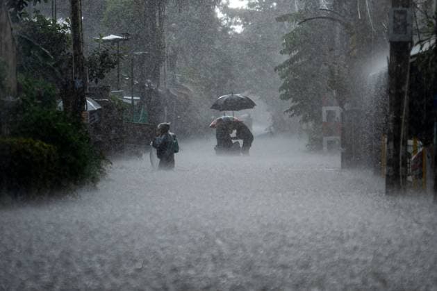 September 27, 2026, Bangkok, Thailand: BANGKOK, THAILAND †SEPTEMBER 27, 2026: Heavy rain caused widespread flooding across Bangkok, affecting residents, businesses and communities across the capital. The Thai Meteorological Department attributed the rainfall to a low-pressure system over the Central region combined with the southwest monsoon, with further rain expected through September 27. Bangkok authorities declared all 50 districts disaster-affected areas and deployed pumps, shelters and emergency teams to assist affected residents and drain accumulated floodwater. By Sunday, water levels had begun to recede in some areas, although flooding persisted in several low-lying communities as authorities continued monitoring water leve - ZUMAq101 20260927_zna_q101_085 Copyright: xCaptainxJirathummanuwatx