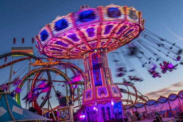 Oktoberfest 2026, flying through the evening sky, the Wellenflug chain carousel in front of the Olympia Looping, perfect Oktoberfest weather, Sunday, September 27, 2026, Germany, Munich, September 27, 2026, Oktoberfest 2026, flight through the evening sky, the Wellenflug chain carousel in front of the Olympia Looping, long