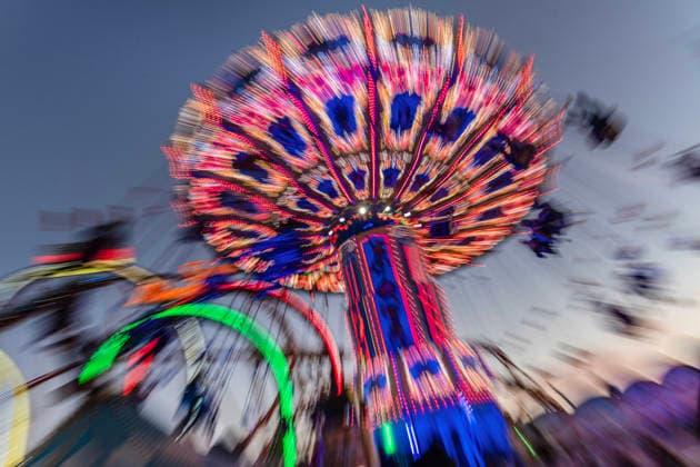 Oktoberfest 2026, flight through the evening sky, the Wellenflug chain carousel in front of the Olympia Looping, perfect Oktoberfest weather, Sunday, September 27, 2026, Germany, Munich, September 27, 2026, Oktoberfest 2026, flight through the evening sky, the Wellenflug chain carousel in front of the Olympia Looping, long